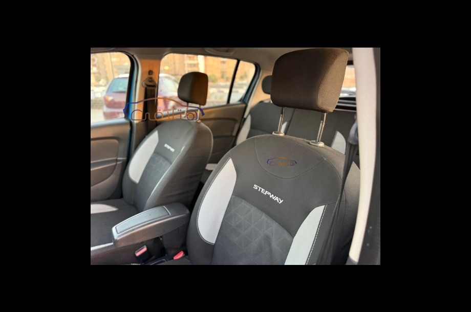 Sandero Step Way Renault الأزرق الداكن