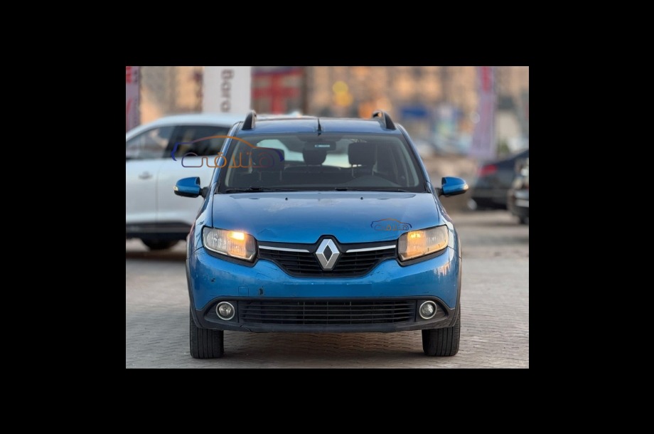 Sandero Step Way Renault الأزرق الداكن