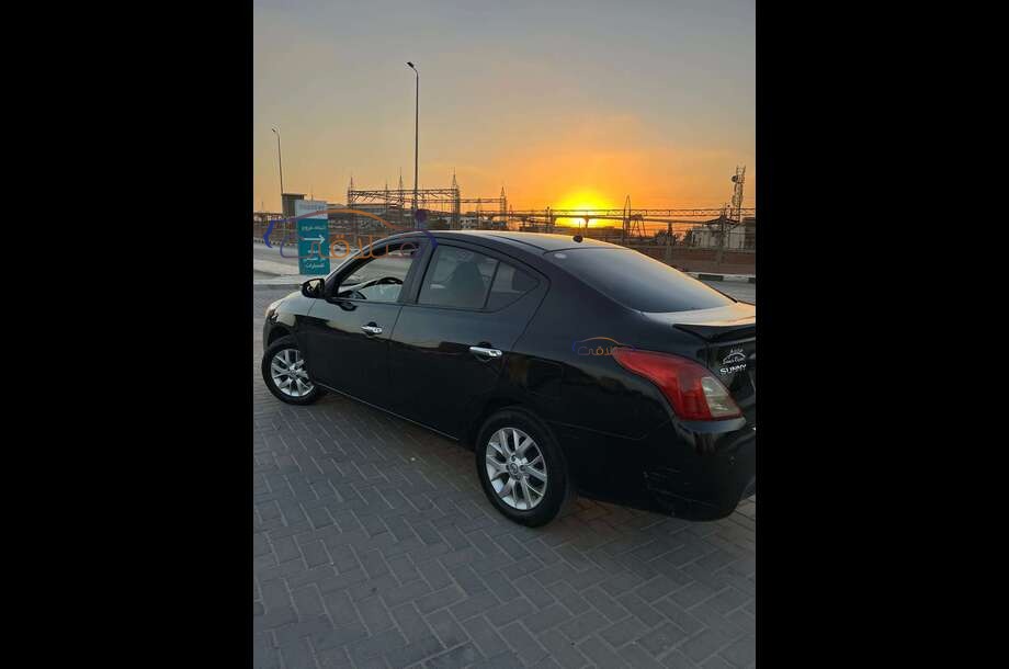 Sunny Nissan أسود