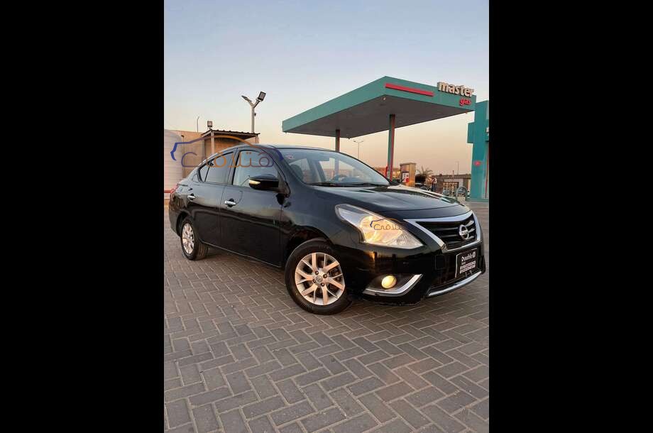 Sunny Nissan أسود