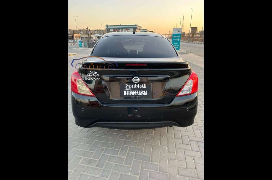 Sunny Nissan أسود