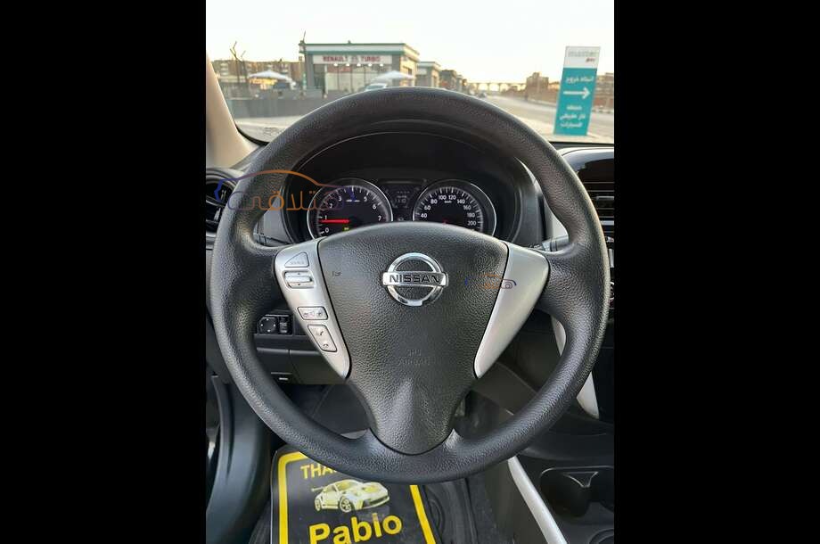 Sunny Nissan أسود