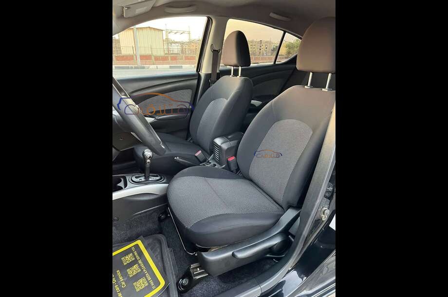 Sunny Nissan أسود