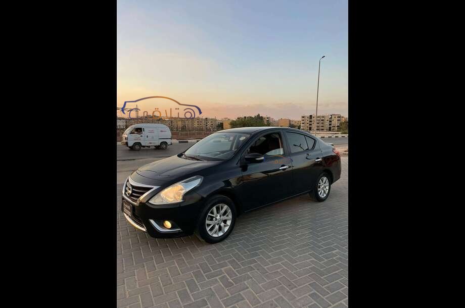 Sunny Nissan أسود