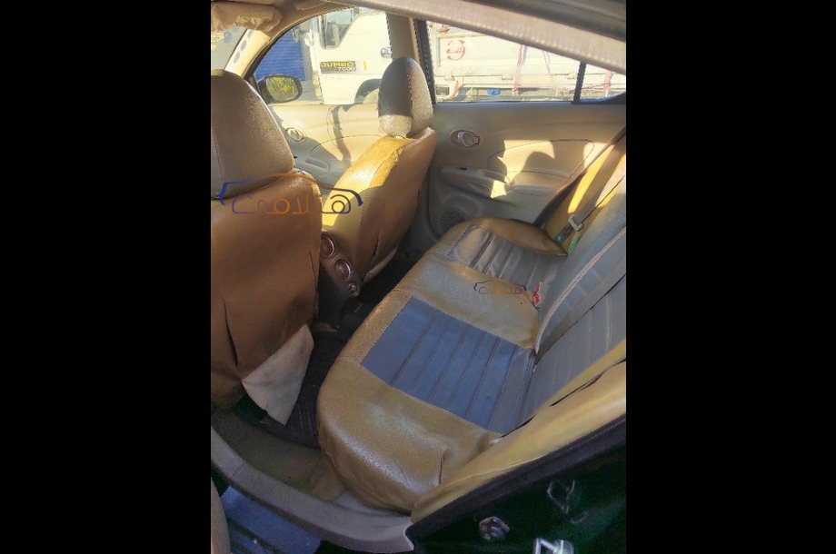 Sunny Nissan أسود