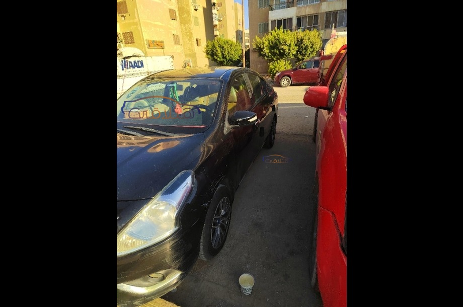 Sunny Nissan أسود