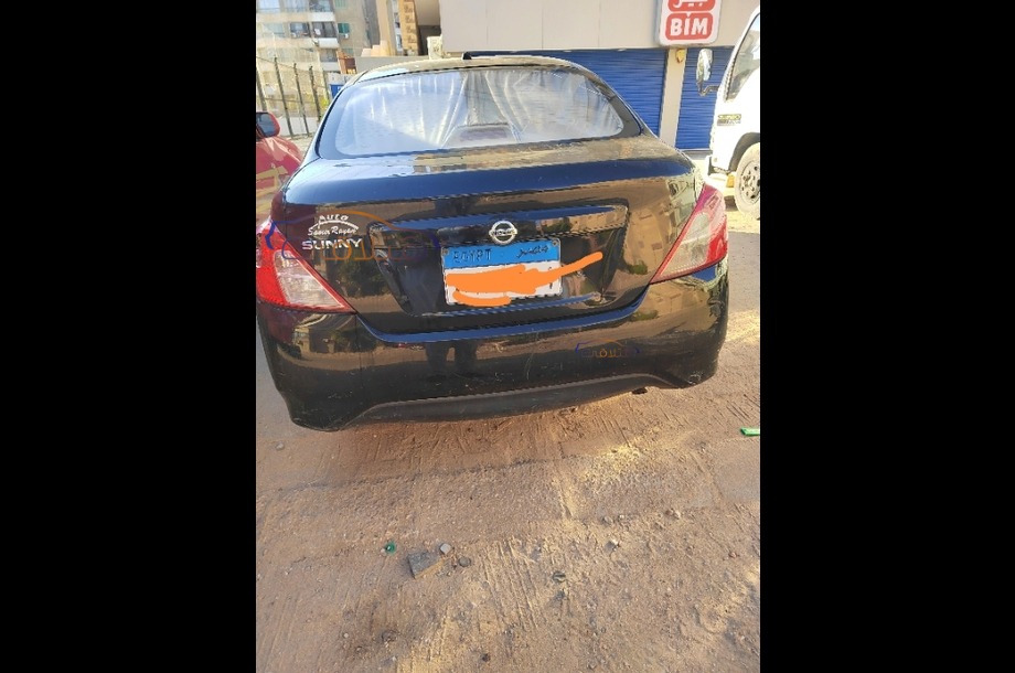 Sunny Nissan أسود