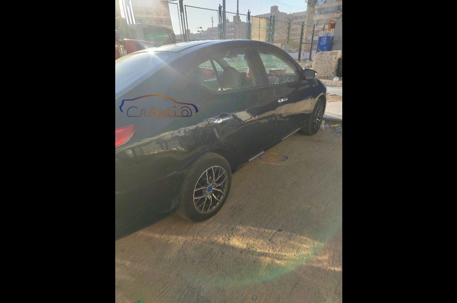 Sunny Nissan أسود