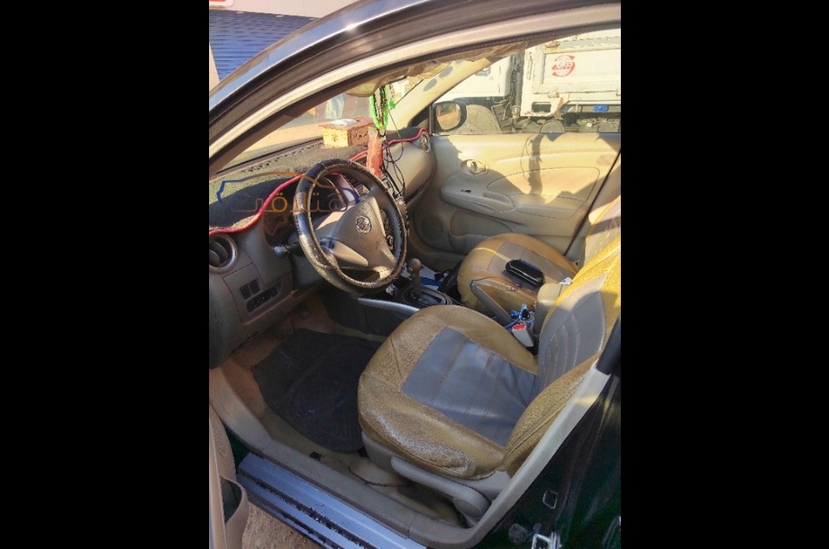 Sunny Nissan أسود