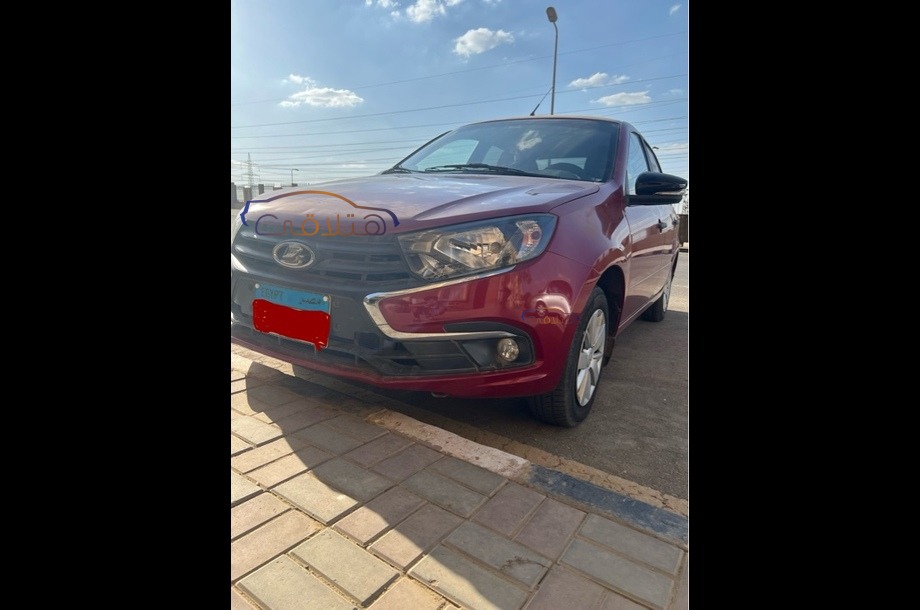 Granta Lada احمر