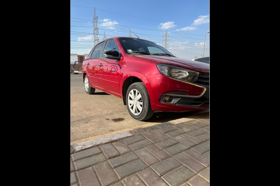 Granta Lada احمر
