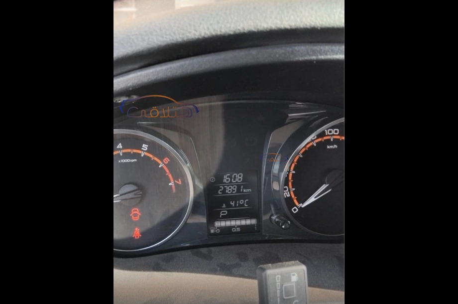 Granta Lada احمر