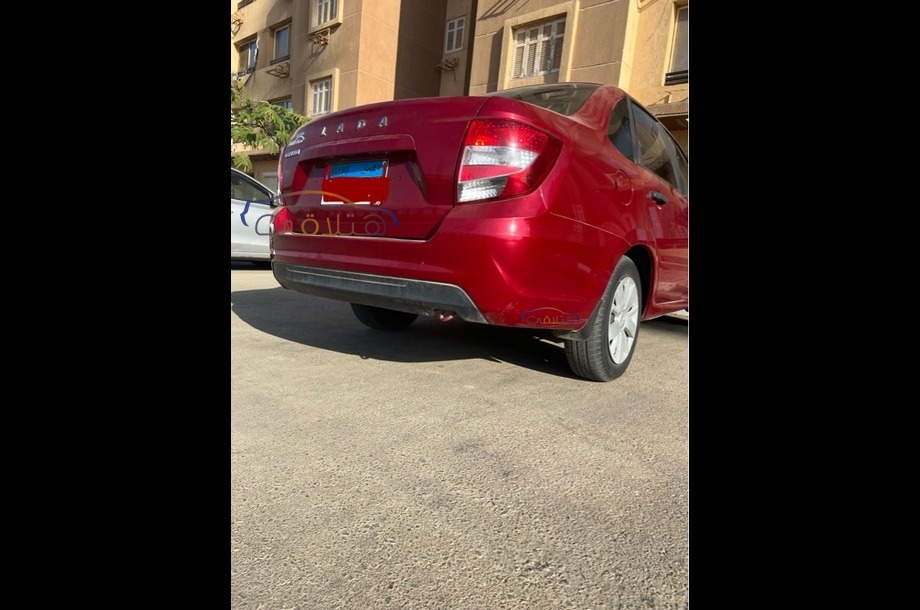 Granta Lada احمر
