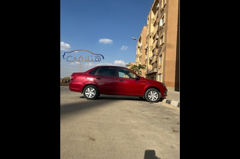 Granta Lada احمر