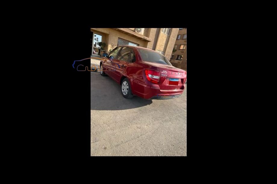 Granta Lada احمر