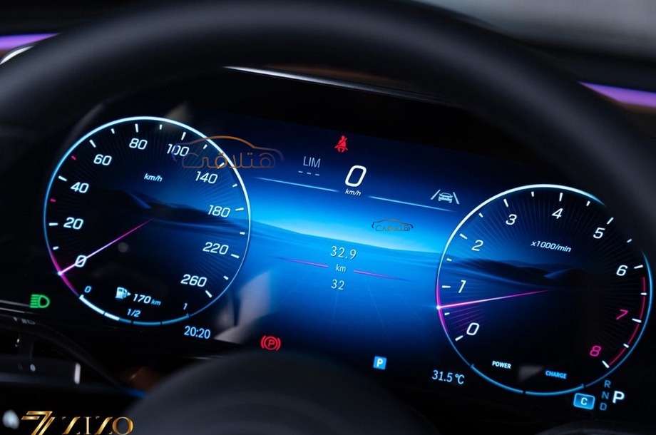 E 200 Mercedes الأزرق الداكن