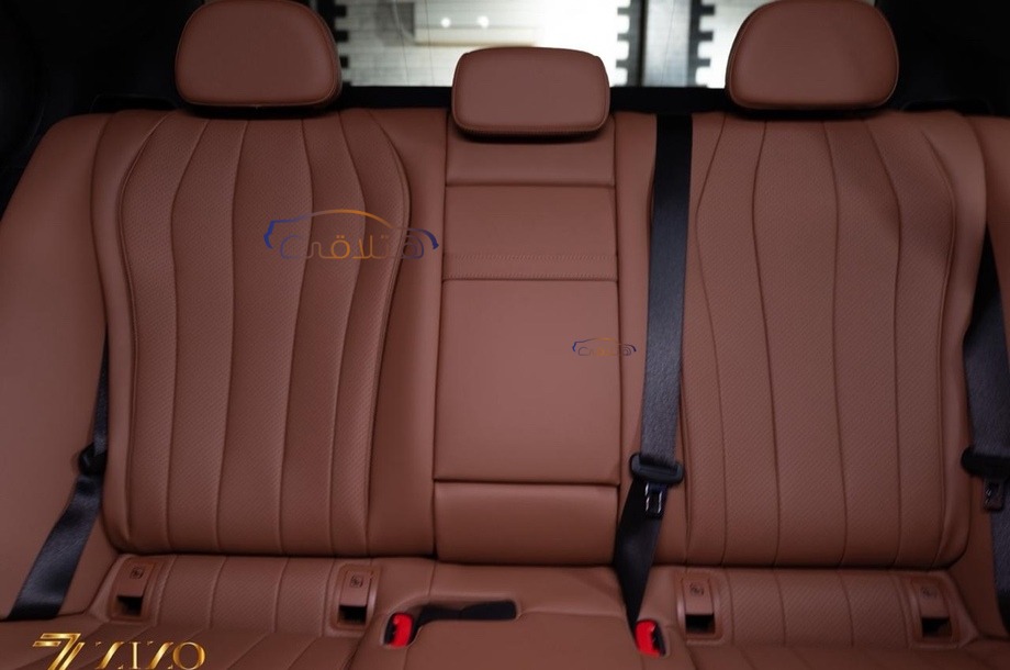 E 200 Mercedes الأزرق الداكن