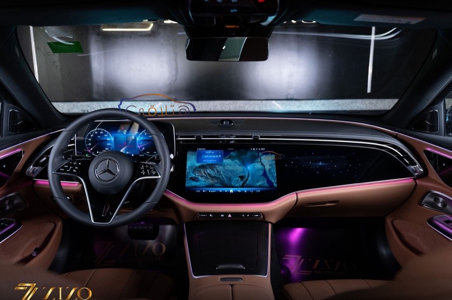 E 200 Mercedes الأزرق الداكن