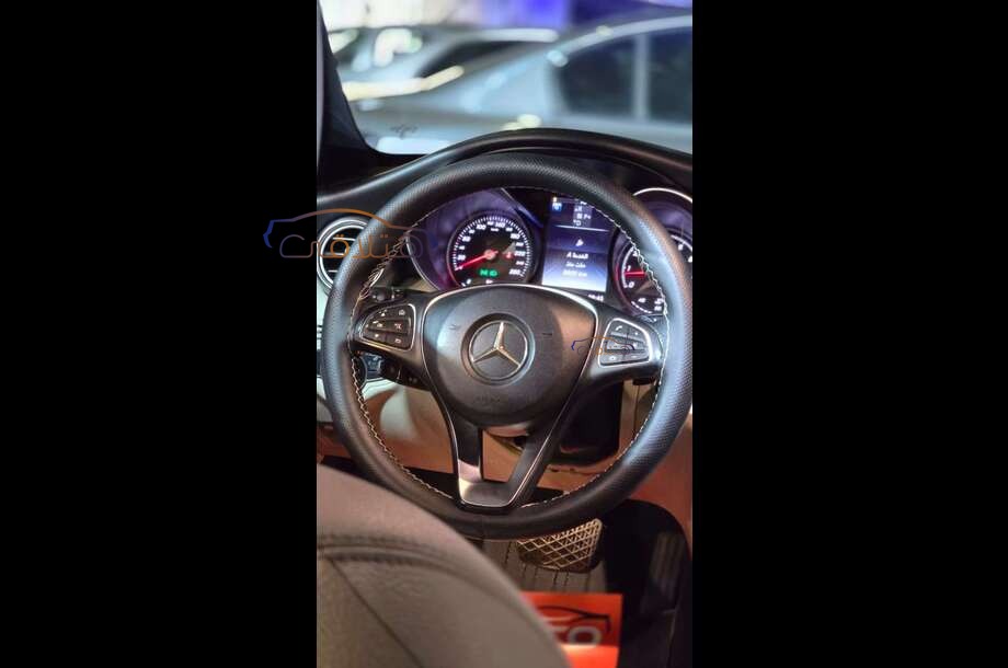 C 180 Mercedes أزرق