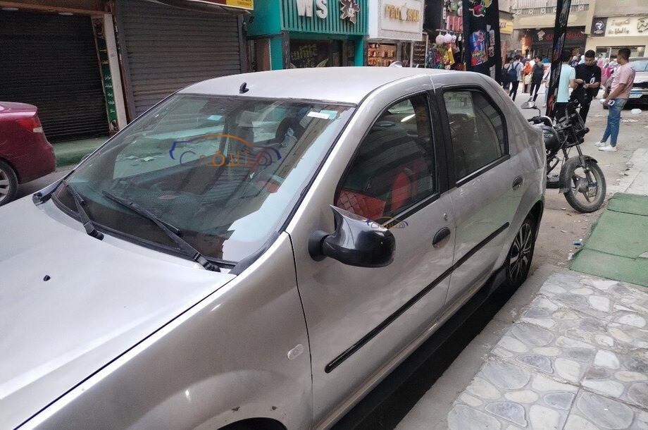 Logan Renault فضي