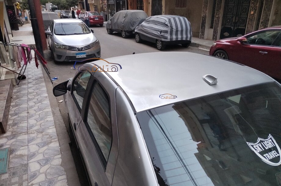 Logan Renault فضي