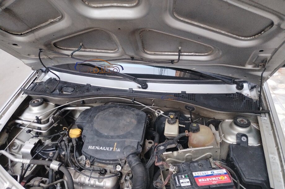 Logan Renault فضي