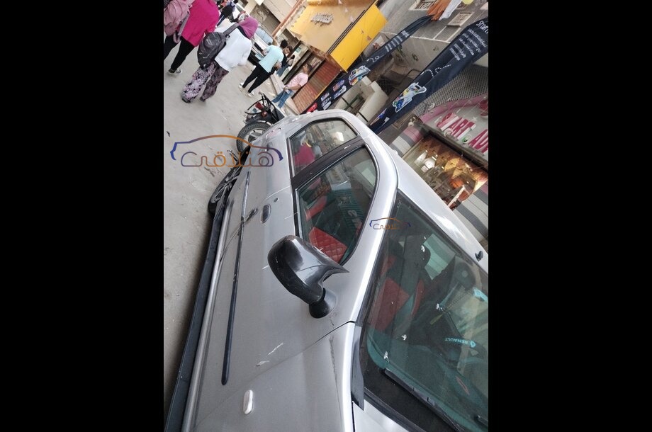 Logan Renault فضي