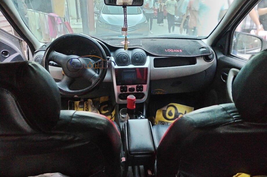 Logan Renault فضي