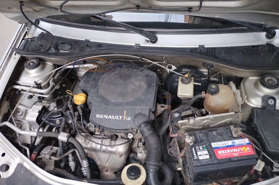 Logan Renault فضي