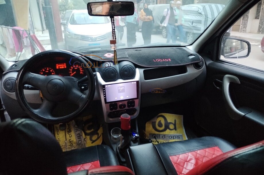 Logan Renault فضي