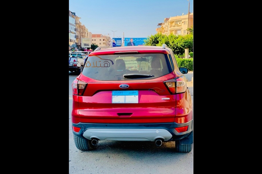 Kuga Ford احمر