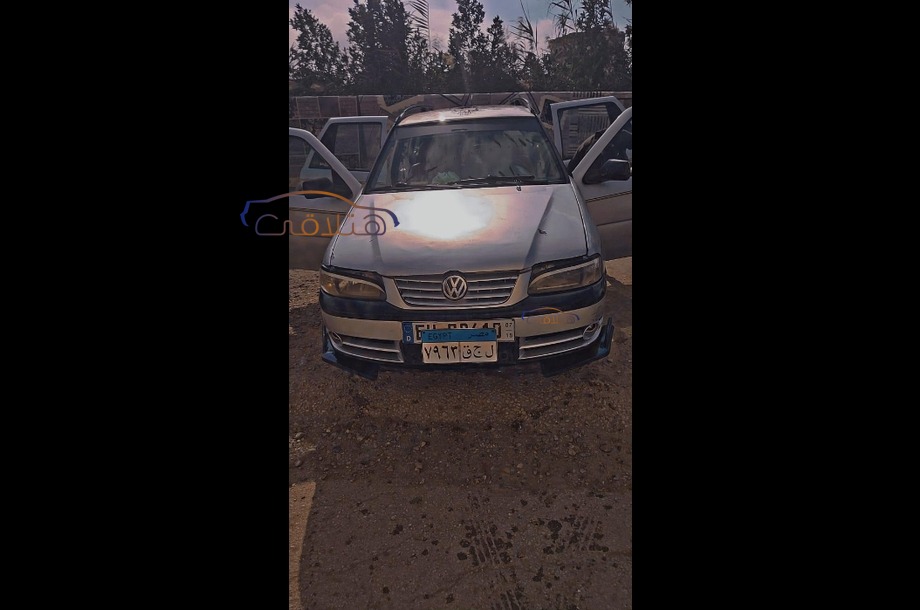 Parati Volkswagen فضي