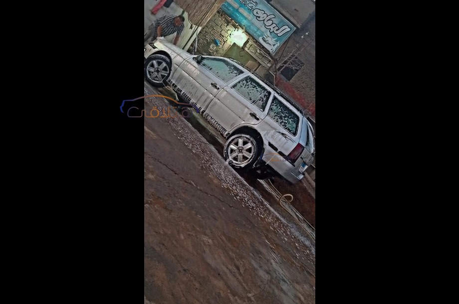 Parati Volkswagen فضي