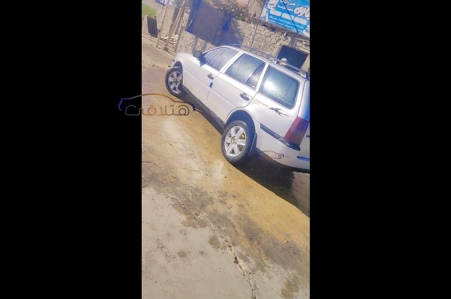 Parati Volkswagen فضي