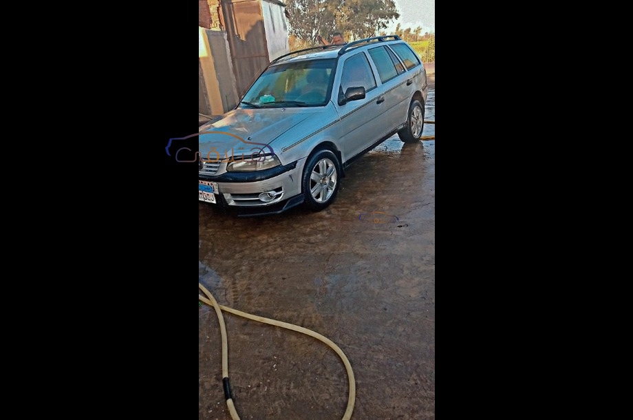 Parati Volkswagen فضي