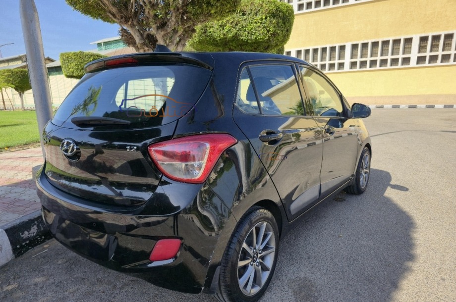 Grand i10 Hyundai أسود