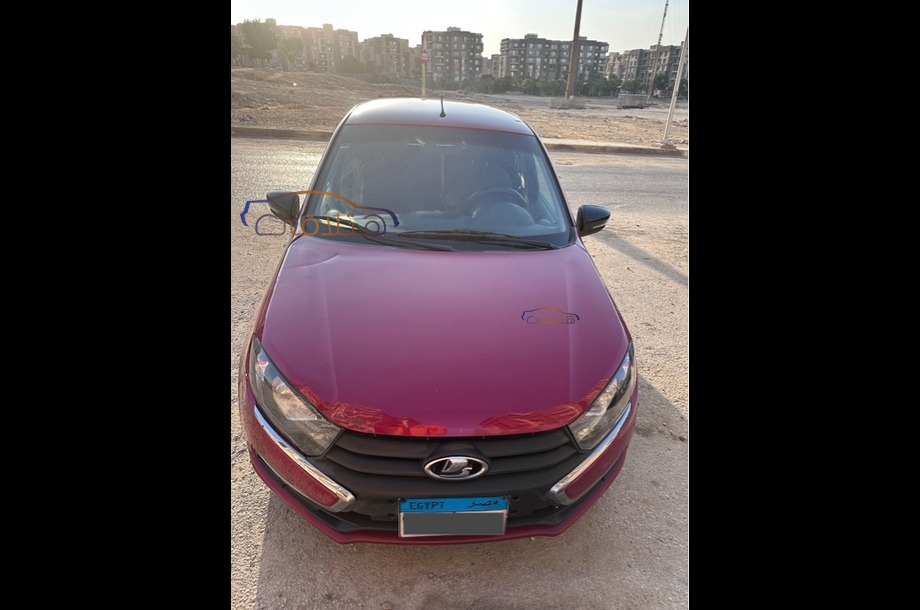 Granta Lada احمر