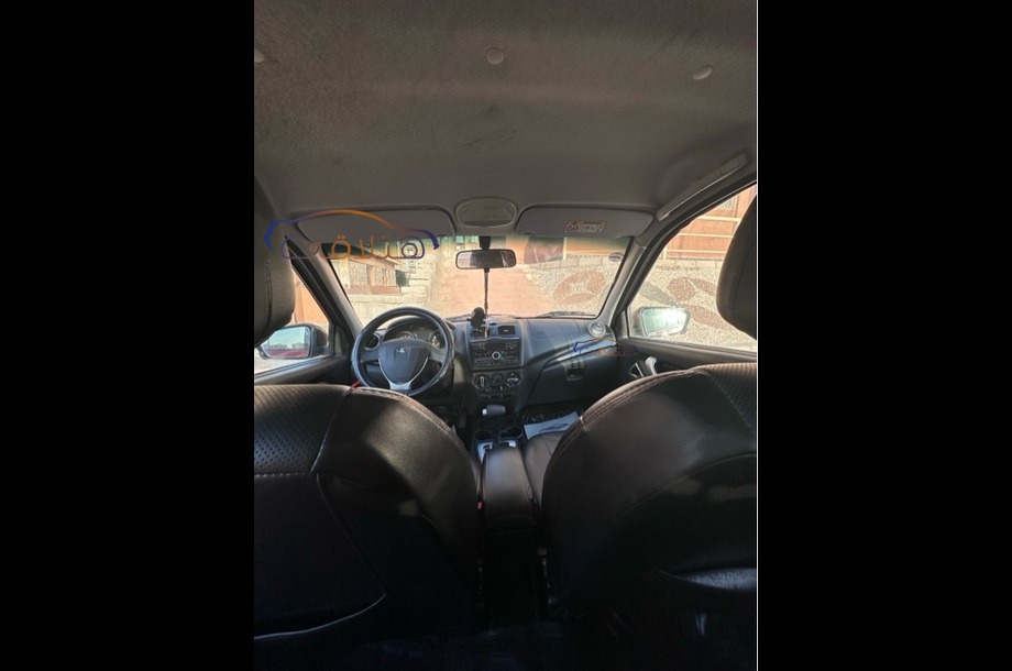 Granta Lada احمر