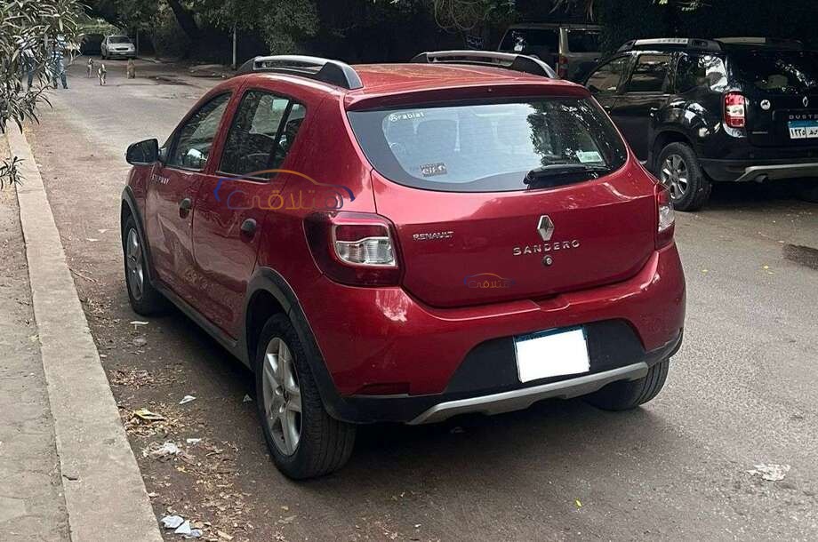 Sandero Step Way Renault احمر غامق