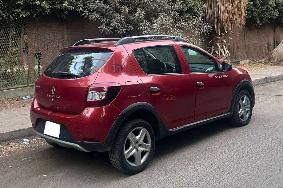 Sandero Step Way Renault احمر غامق