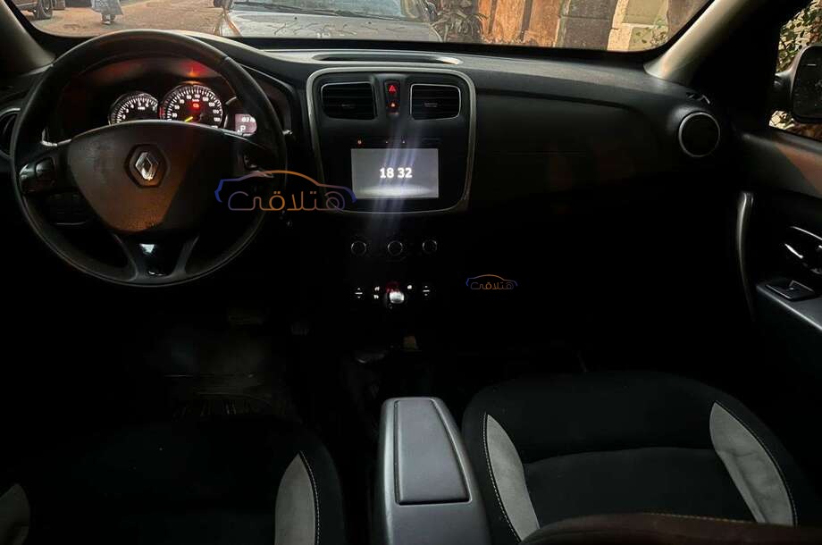 Sandero Step Way Renault احمر غامق