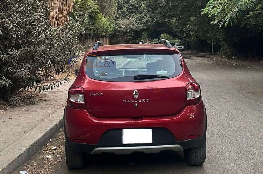 Sandero Step Way Renault احمر غامق