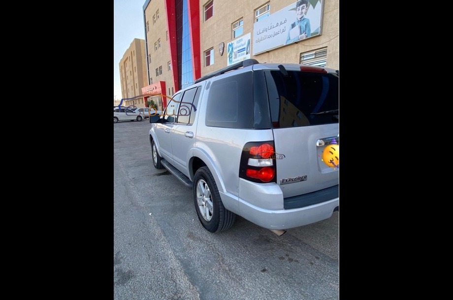 Explorer Ford Silver