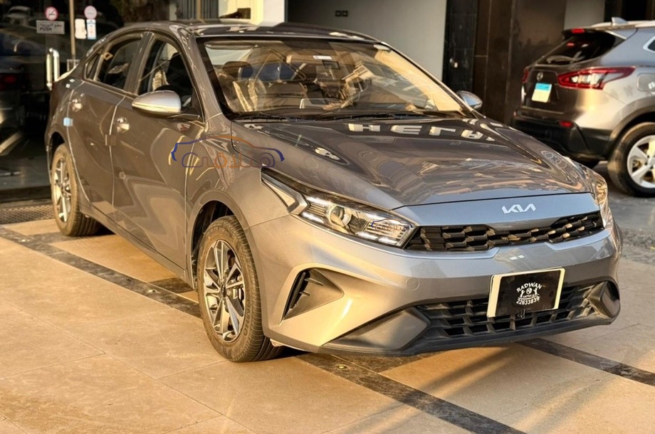 Grand Cerato Kia فضي