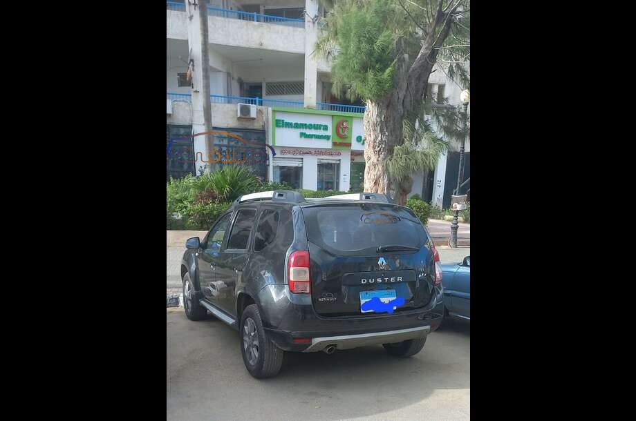 Duster Renault أسود