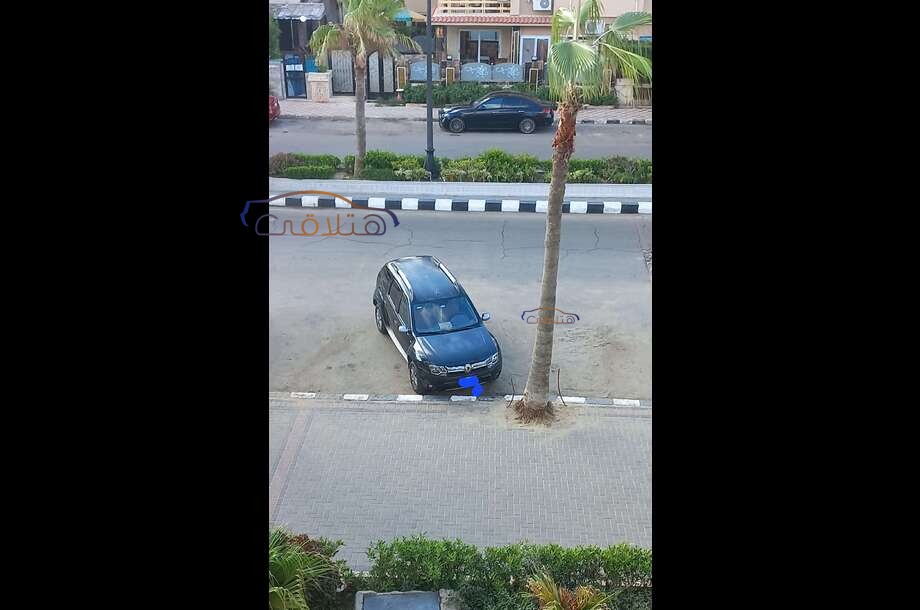 Duster Renault أسود
