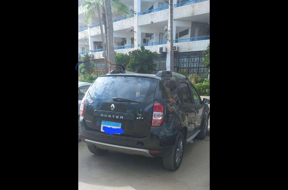 Duster Renault أسود