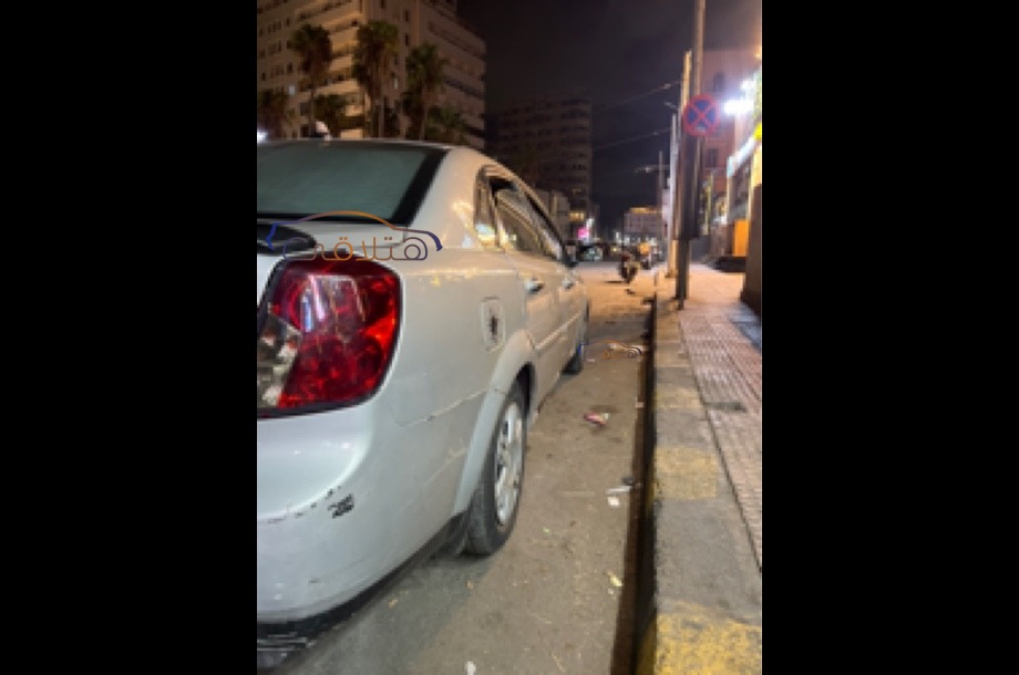 Optra Chevrolet فضي