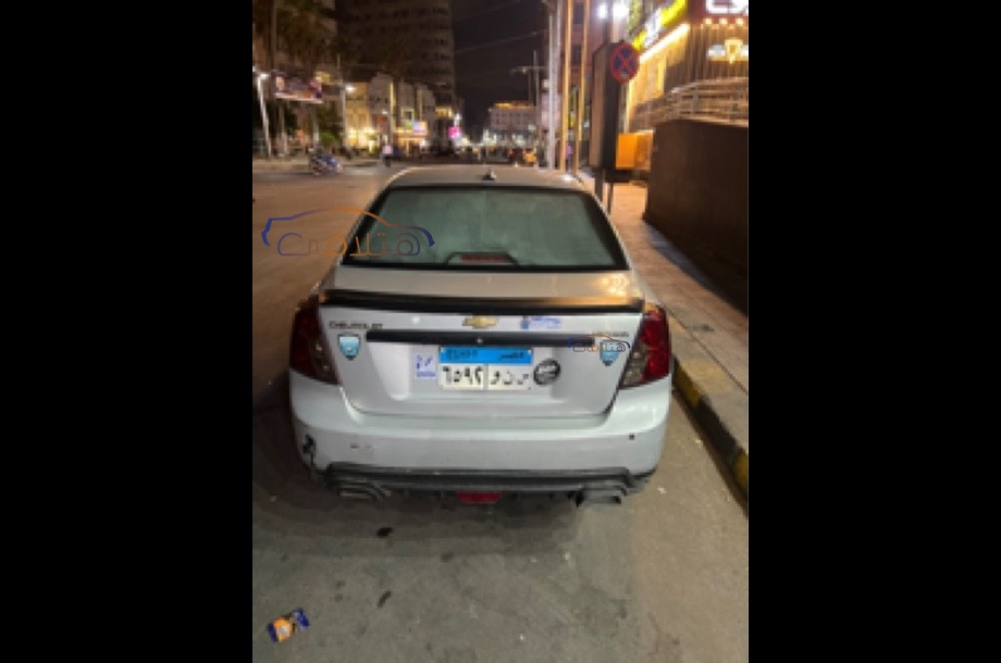 Optra Chevrolet فضي