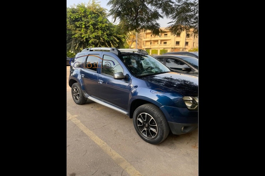 Duster Renault أزرق